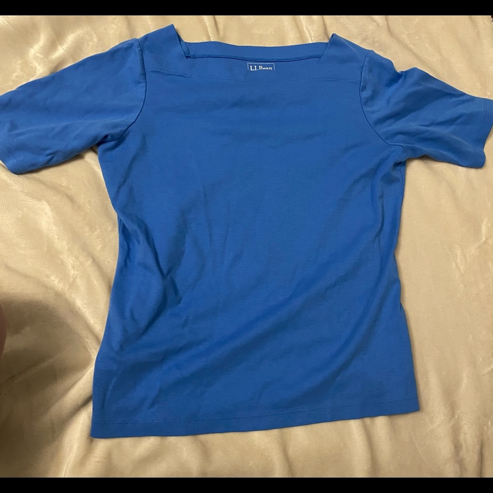 5/$20 L.L. BEAN Blue Square Neck Tee